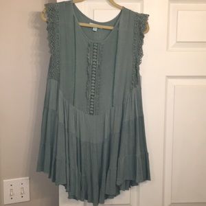 She and Sky tiered top